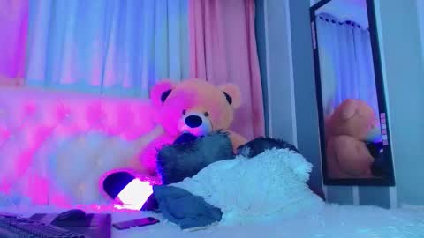 Snapshot of oliviahot01 chatting on 12/01/25, 04:17 oliviahot01 online show from 12/01/25, 04:17