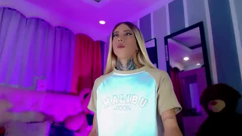 oliviahot01 online show from 05/24/26, 01:21