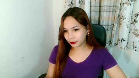 Snapshot of oliviahutton chatting on 05/18/26, 05:19 oliviahutton online show from 05/18/26, 05:19