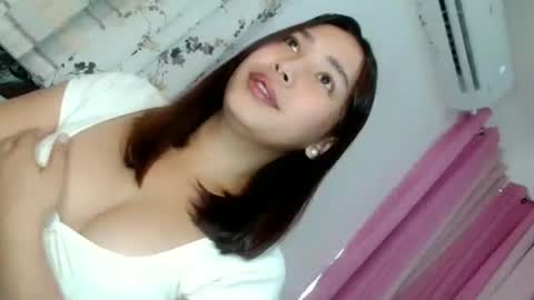 Snapshot of oliviahutton chatting on 06/16/26, 06:16 oliviahutton online show from 06/16/26, 06:16
