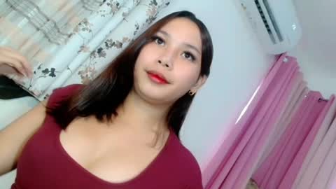Snapshot of oliviahutton chatting on 06/19/26, 05:56 oliviahutton online show from 06/19/26, 05:56