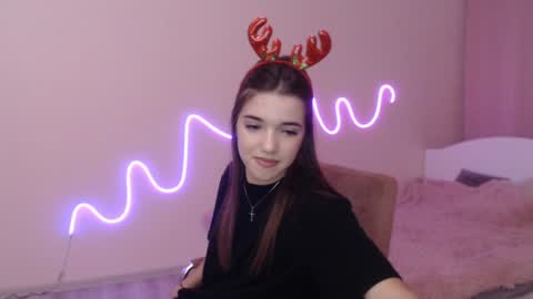 Snapshot of olivialimm chatting on 12/08/24, 12:29 Olivia online show from 12/08/24, 12:29