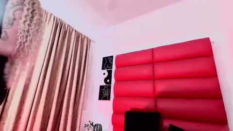 OliviaMonroe online show from 12/05/25, 08:49