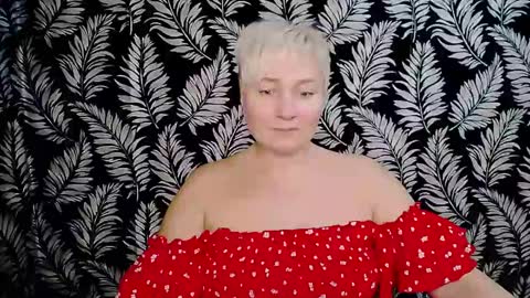 Snapshot of oliviaoskar_ chatting on 12/13/24, 05:43 Kelly online show from 12/13/24, 05:43
