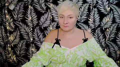 Snapshot of oliviaoskar_ chatting on 12/21/24, 03:42 Kelly online show from 12/21/24, 03:42