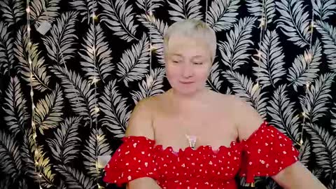 Snapshot of oliviaoskar_ chatting on 12/29/24, 12:01 Kelly online show from 12/29/24, 12:01