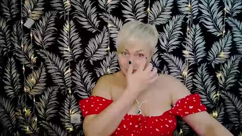 Snapshot of oliviaoskar_ chatting on 01/21/25, 11:13 Kelly online show from 01/21/25, 11:13