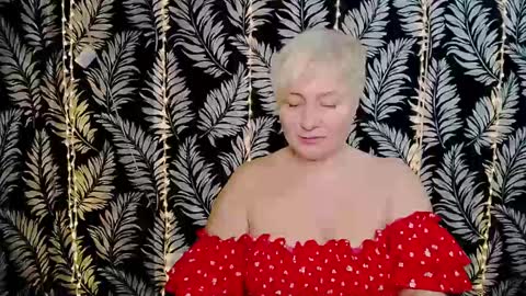 Snapshot of oliviaoskar_ chatting on 02/08/25, 12:06 Kelly online show from 02/08/25, 12:06