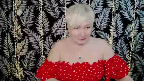 Snapshot of oliviaoskar_ chatting on 02/13/25, 12:11 Kelly online show from 02/13/25, 12:11