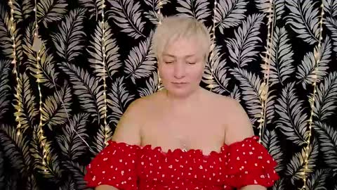 Snapshot of oliviaoskar_ chatting on 03/06/25, 12:09 Kelly online show from 03/06/25, 12:09