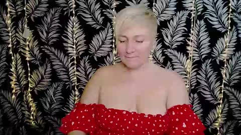 Snapshot of oliviaoskar_ chatting on 03/08/25, 06:26 Kelly online show from 03/08/25, 06:26