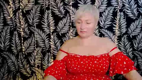 Snapshot of oliviaoskar_ chatting on 09/13/25, 11:32 Kelly online show from 09/13/25, 11:32