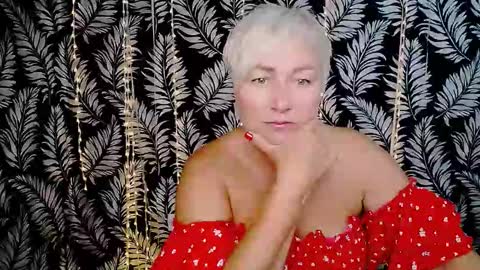 Snapshot of oliviaoskar_ chatting on 10/07/25, 11:18 Kelly online show from 10/07/25, 11:18