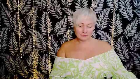 Snapshot of oliviaoskar_ chatting on 10/19/25, 11:22 Kelly online show from 10/19/25, 11:22
