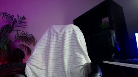 Snapshot of oliviaowens chatting on 02/26/25, 09:21 Olivia Owens online show from 02/26/25, 09:21