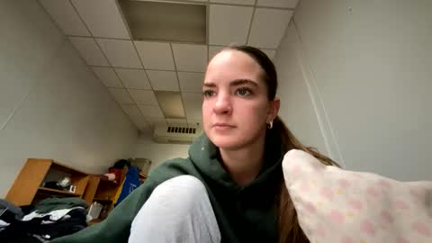 Snapshot of oliviaraeee chatting on 02/03/26, 10:15 Olivia Rae online show from 02/03/26, 10:15