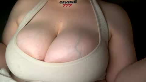 Snapshot of oliviaskies chatting on 07/12/26, 05:04 Olivia baby online show from 07/12/26, 05:04