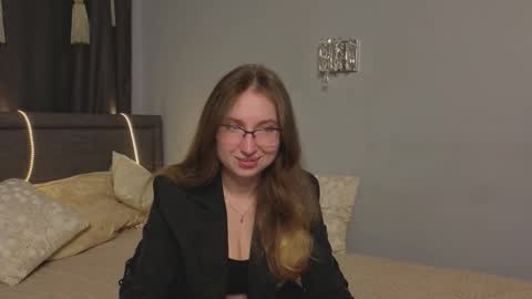 Kylie online show from 09/22/25, 06:32