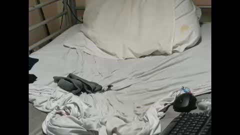 olivier_21 online show from 01/05/26, 06:22