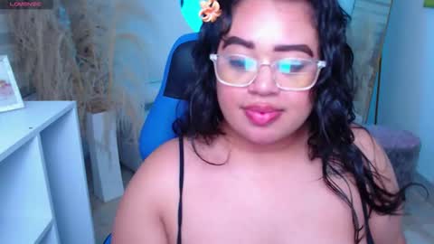 Snapshot of oliviia_cute chatting on 10/14/25, 01:06 oliviia_cute online show from 10/14/25, 01:06