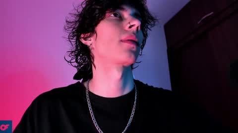 Snapshot of olliver___y chatting on 01/31/25, 03:20 online show from 01/31/25, 03:20