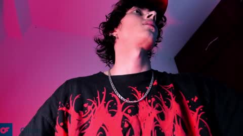 Snapshot of olliver___y chatting on 02/04/25, 04:48 online show from 02/04/25, 04:48
