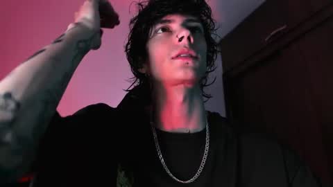 Snapshot of olliver___y chatting on 03/01/25, 05:42 online show from 03/01/25, 05:42