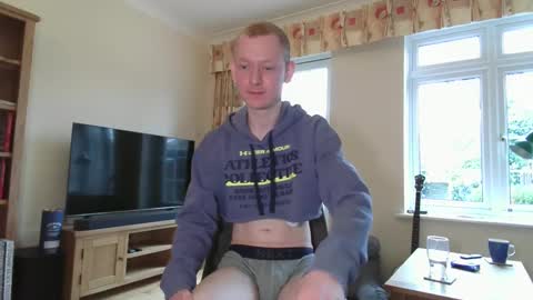 Snapshot of ollysparks chatting on 01/04/25, 12:27 Olly online show from 01/04/25, 12:27