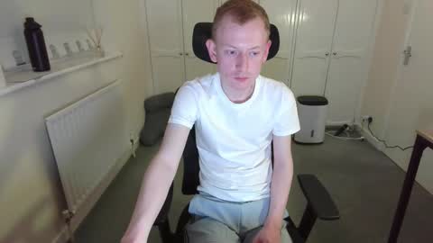 Snapshot of ollysparks chatting on 02/18/25, 07:19 Olly online show from 02/18/25, 07:19