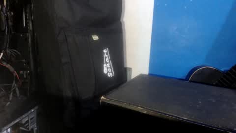 Snapshot of oly10022020 chatting on 10/17/25, 03:20 OlySantos online show from 10/17/25, 03:20