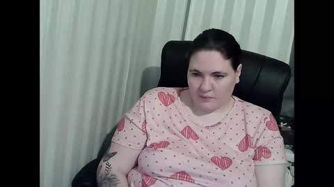 OlyaAndNetty online show from 11/11/25, 12:54
