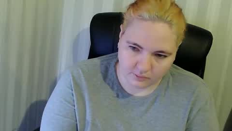 OlyaAndNetty online show from 12/19/25, 03:08