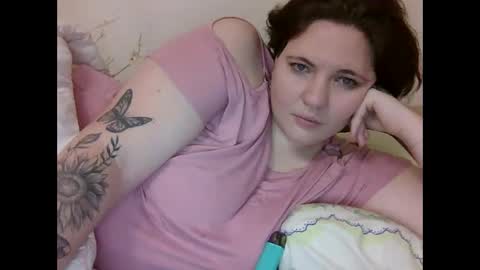 Snapshot of olyafire chatting on 12/28/24, 06:40 OlyaFire online show from 12/28/24, 06:40