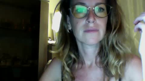 Snapshot of olyra11 chatting on 06/11/26, 06:17 olyra11 online show from 06/11/26, 06:17