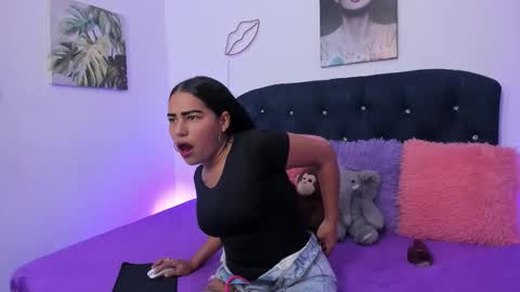 Snapshot of olyssia chatting on 09/16/25, 02:29 Olyssia online show from 09/16/25, 02:29