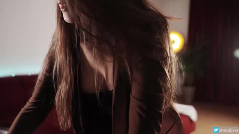 Snapshot of omiliver chatting on 11/05/25, 06:30 or online show from 11/05/25, 06:30