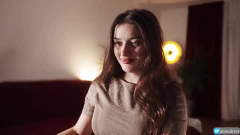 Snapshot of omiliver chatting on 11/17/25, 06:35 or online show from 11/17/25, 06:35