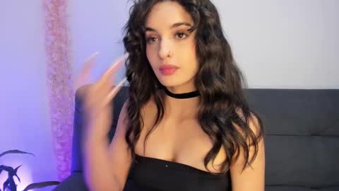 Snapshot of on_tefa chatting on 03/01/25, 12:39 Violette online show from 03/01/25, 12:39