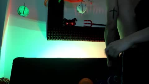 Snapshot of on_tefa chatting on 10/22/25, 10:09 Violette online show from 10/22/25, 10:09