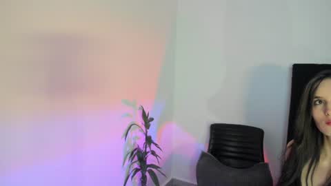 Snapshot of on_tefa chatting on 08/03/26, 06:34 Violette online show from 08/03/26, 06:34