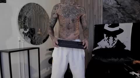 Snapshot of onceagain97_ chatting on 11/17/25, 03:45 ... online show from 11/17/25, 03:45