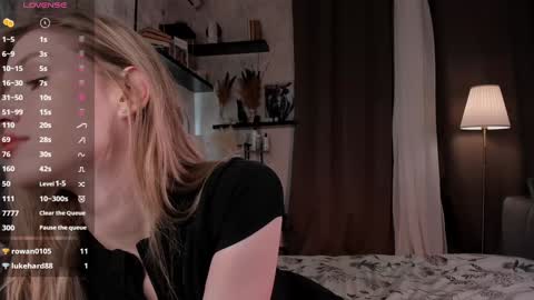 Ana online show from 10/15/25, 07:08