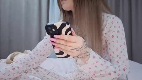 Snapshot of one_more_touch chatting on 12/21/25, 12:23 Eva online show from 12/21/25, 12:23