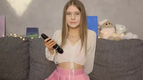 Snapshot of one_more_touch chatting on 06/04/26, 01:39 Eva online show from 06/04/26, 01:39