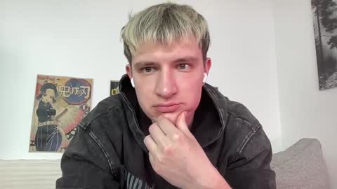 Snapshot of one_punch_cum chatting on 03/08/25, 10:32 couple Lu sexy chick in middle and Jimmyblonde our friend Brianglasses online show from 03/08/25, 10:32