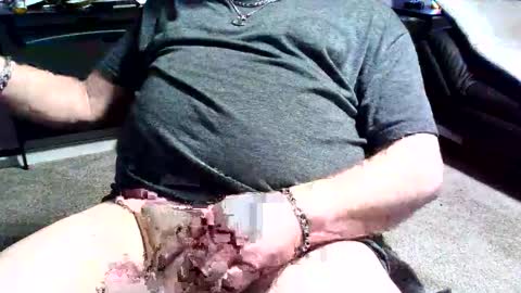 Snapshot of onelargecock0615 chatting on 02/06/25, 09:00 Unpredictable online show from 02/06/25, 09:00