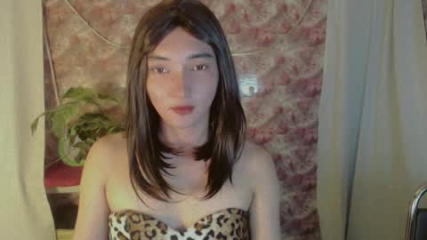 Snapshot of onelesslonelygirl69 chatting on 06/13/26, 09:29 KLIER online show from 06/13/26, 09:29
