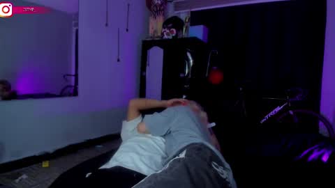 Snapshot of onemore_cum chatting on 02/19/25, 05:16 YIN MIGUEL online show from 02/19/25, 05:16