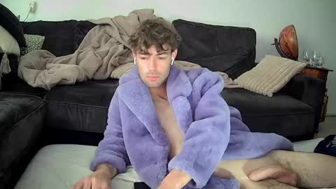Snapshot of onesieboyx chatting on 05/05/26, 09:28 onesieboyx online show from 05/05/26, 09:28