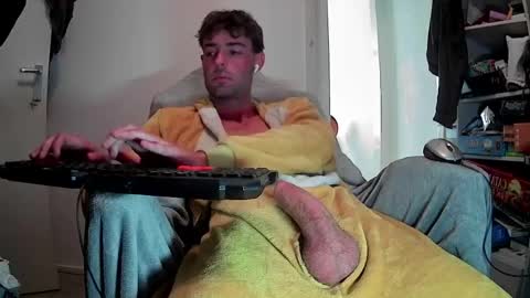 Snapshot of onesieboyx chatting on 05/27/26, 04:37 onesieboyx online show from 05/27/26, 04:37
